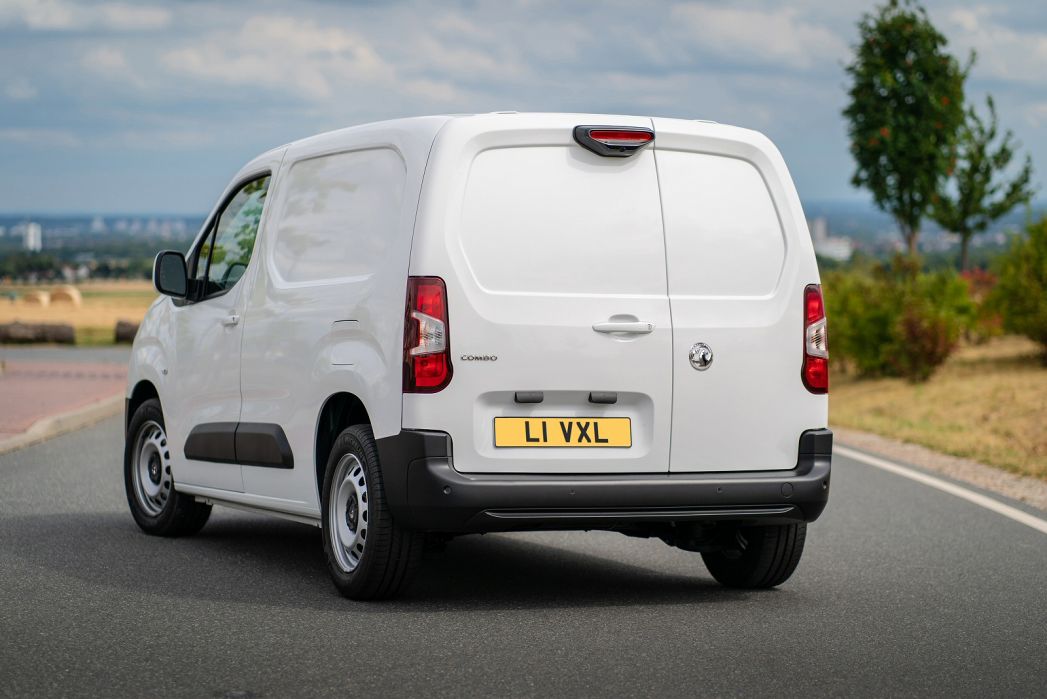 Image 2: Vauxhall Combo Cargo L2 Diesel 2300 1.5 Turbo D 100ps H1 Dynamic Van [6 Speed]