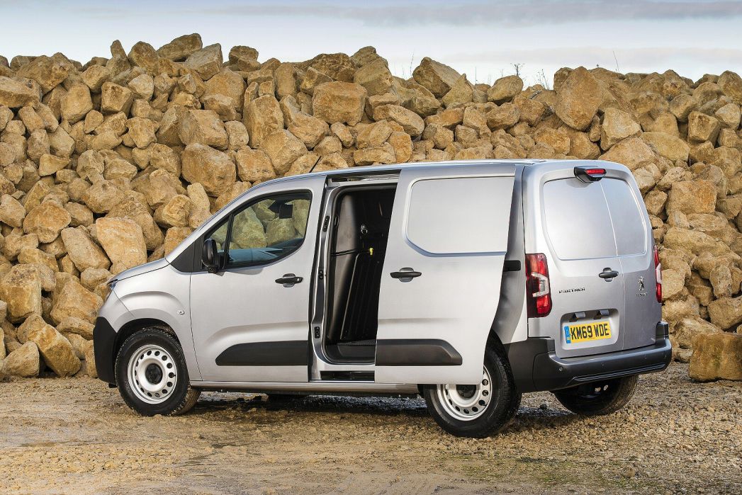 Image 4: Peugeot Partner E-Partner Standard 800 100kW 50kWh Asphalt Premium Van Auto