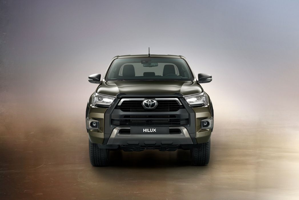 Image 3: Toyota Hilux Diesel Invincible D/Cab Pick Up 2.8 D-4D