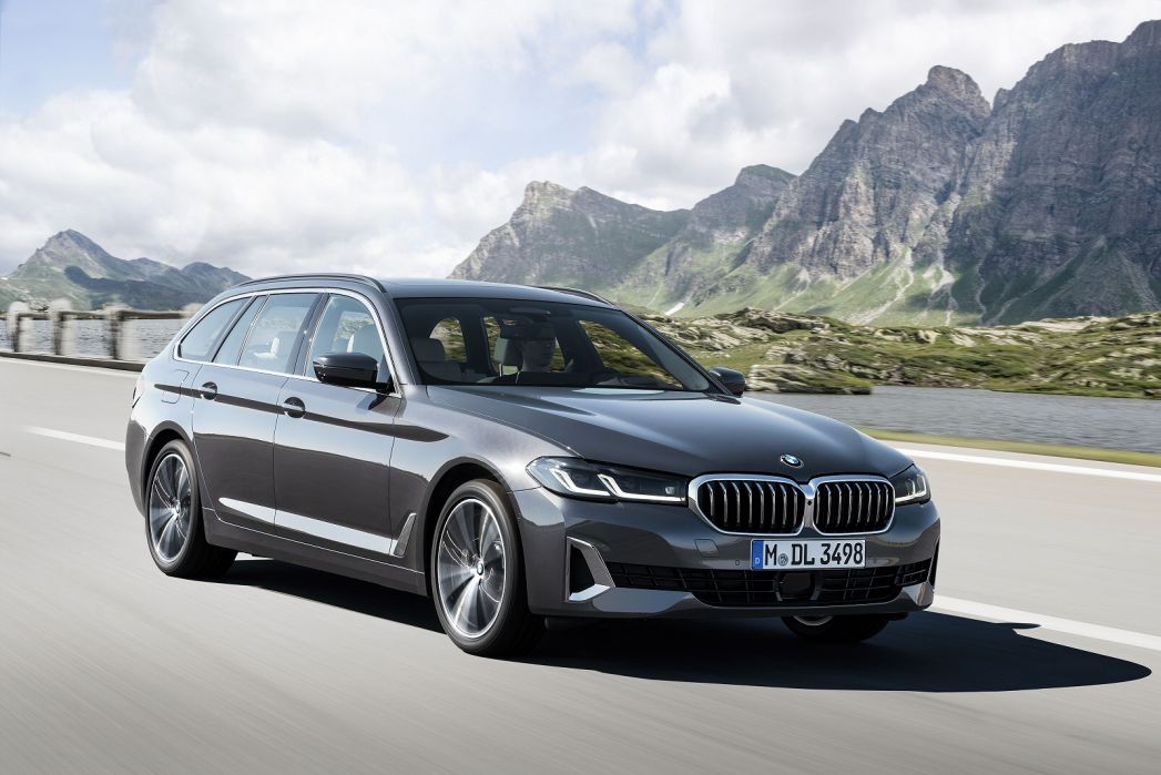 Image 2: BMW 5 Series Touring 540i xDrive MHT M Sport 5dr Auto [Pro Pack]