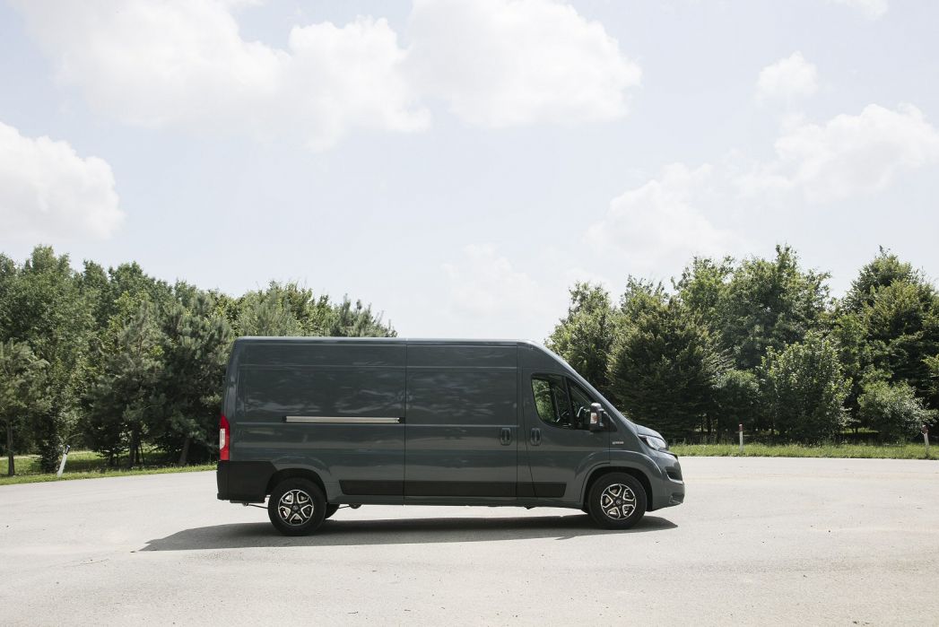 Image 2: Fiat Ducato 42 Maxi XLB LWB Diesel 2.2 Multijet Business Edition Chassis Cab 180 Pwr