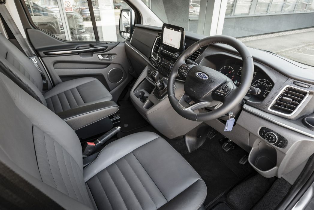 Image 3: Ford Tourneo Custom L2 Diesel FWD 2.0 EcoBlue Hybrid 150ps L/R 8 Seater Titanium X
