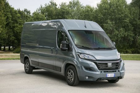 Video Review: Fiat Ducato E-Ducato 42 LWB 90kW 79kWh H1 Chassis Cab Auto